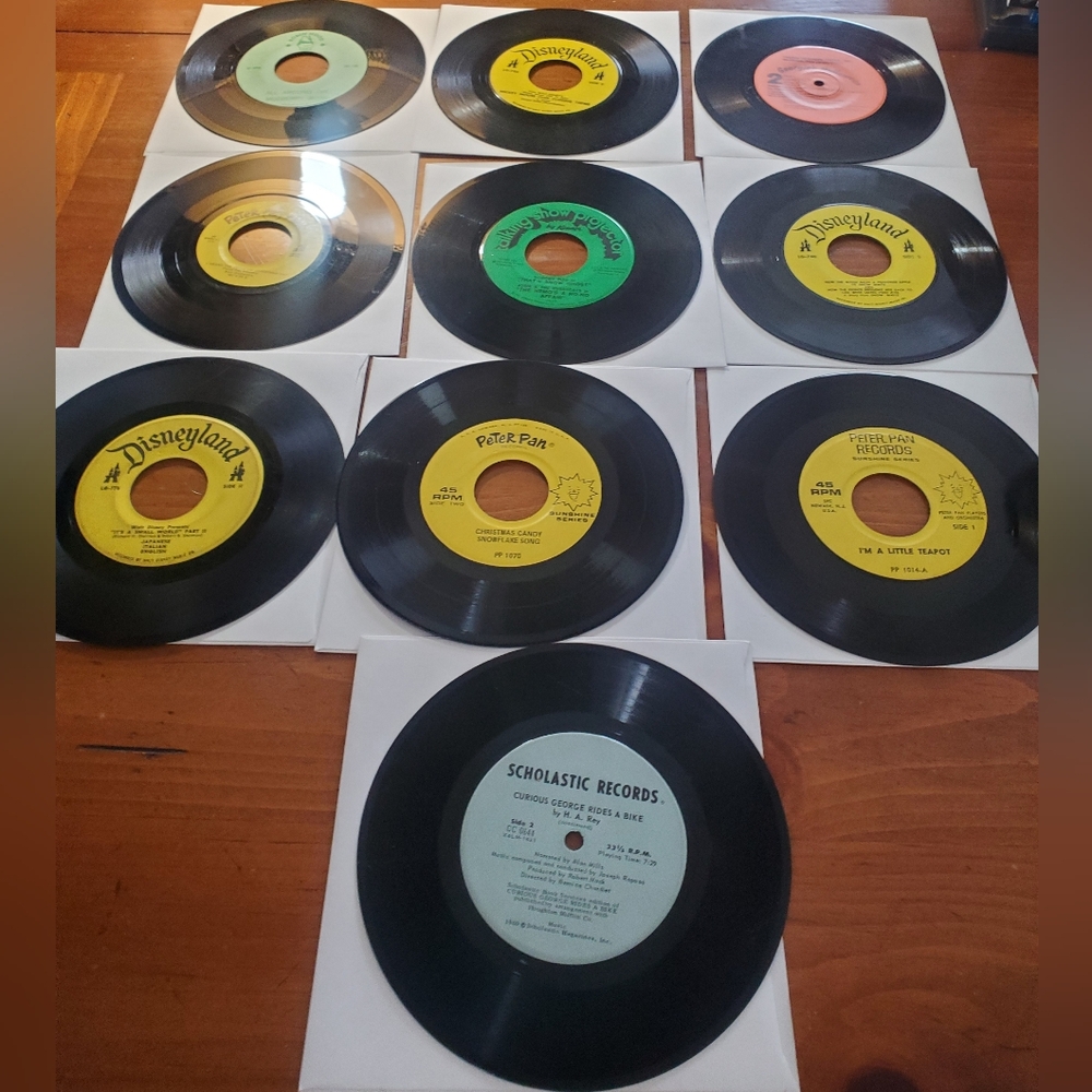 Vintage Vinyl Record Collection Of 10 small LP,DisneyLand,PeterPan, Scooby Doo..